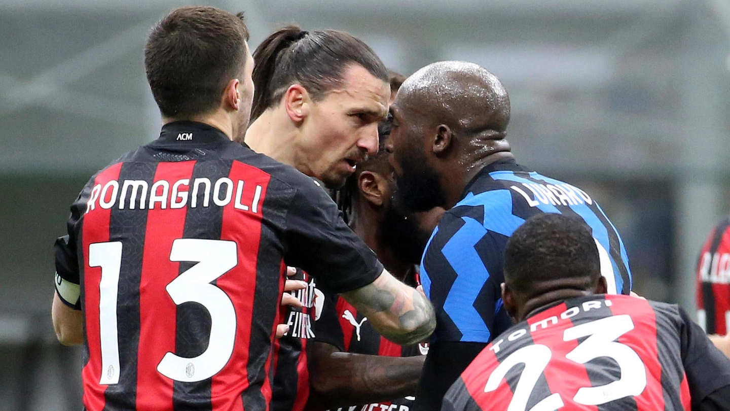 Il testa a testa fra Ibrahimovic e Luaku, protagonisti di una furiosa lite (Ansa)