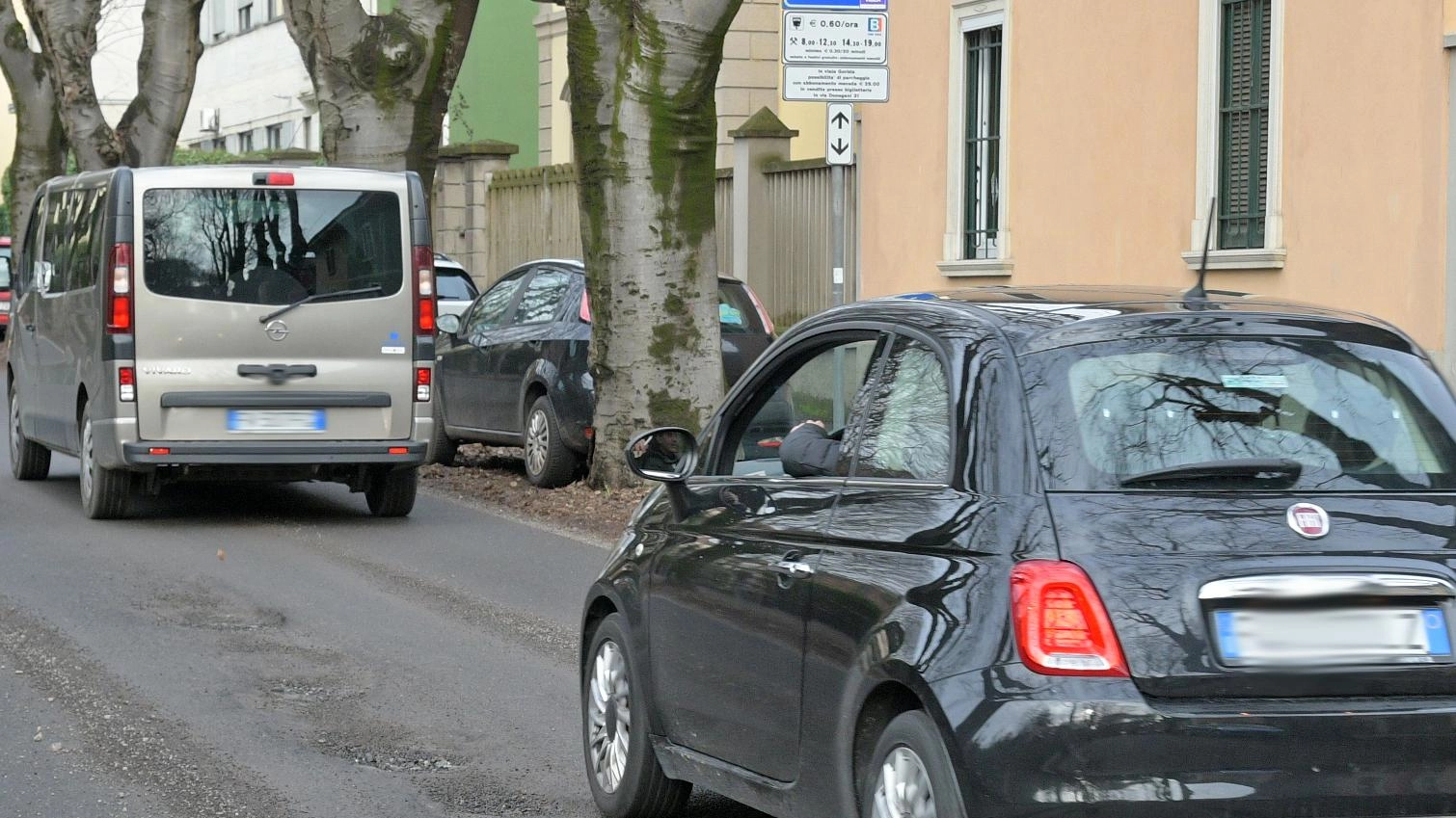 Voragini in viale Gorizia asfaltata da pochi mesi. Rischi per i motociclisti