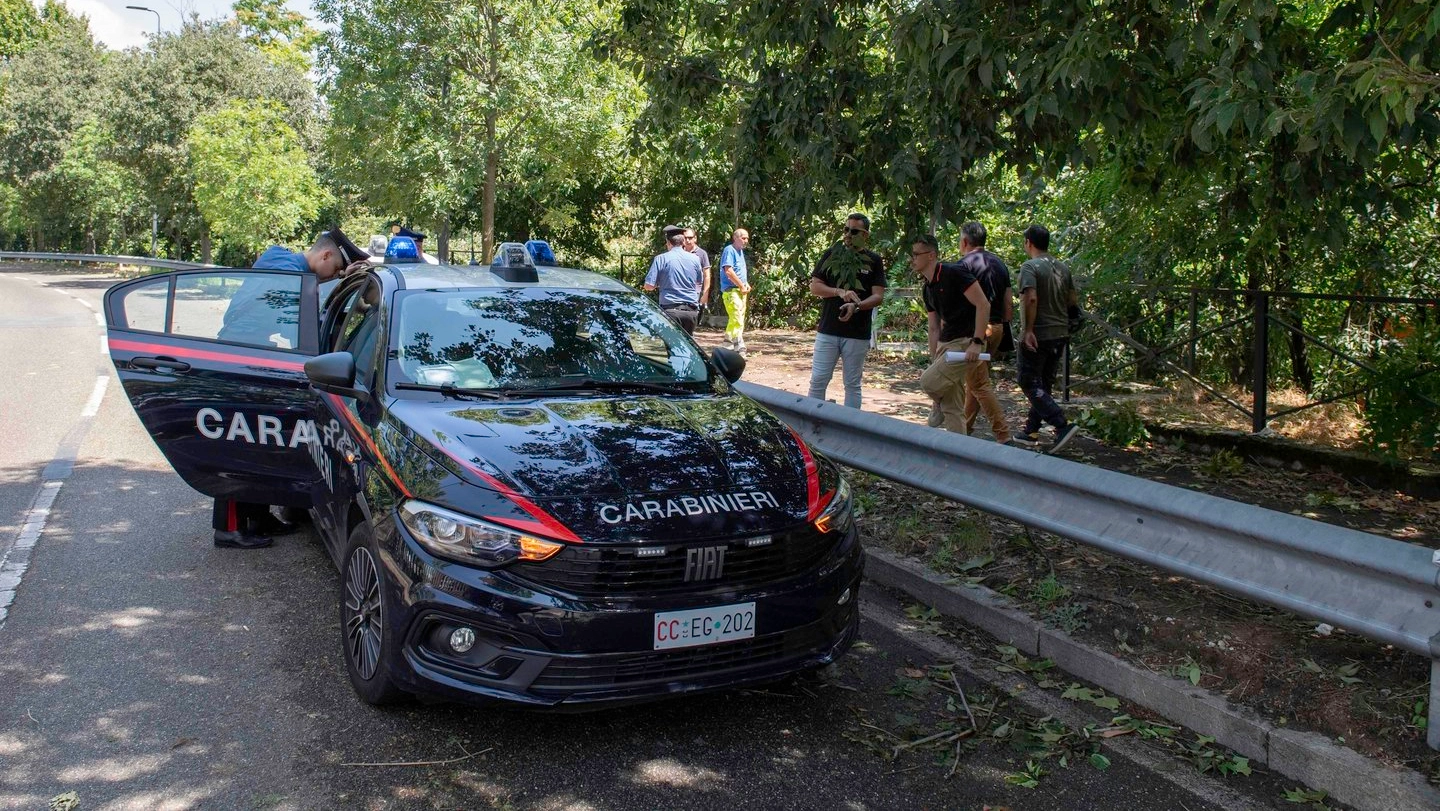 I carabinieri della stazione Gratosoglio ieri mattina sul luogo del ritrovamento I carabinieri della stazione Gratosoglio ieri mattina sul luogo del ritrovamento