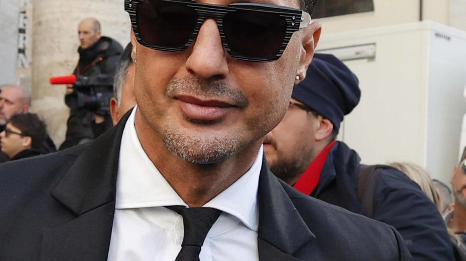 I guai giudiziari infiniti di Corona  "A processo per tentata estorsione"