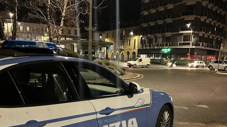 Deruba passeggero in attesa del treno, denunciato straniero Deruba passeggero in attesa del treno, denunciato straniero