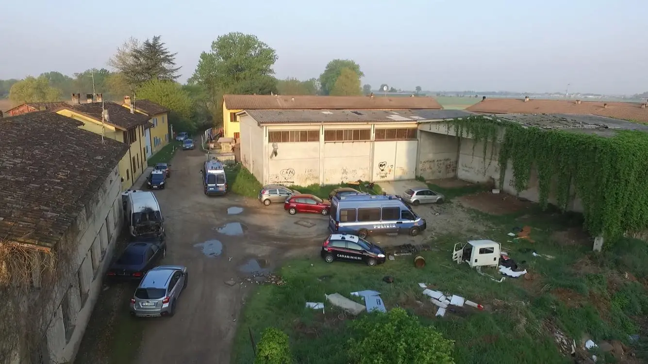 Sant'Angelo, blitz a cascina Belfuggito: 11 denunciati per allacci abusivi di corrente