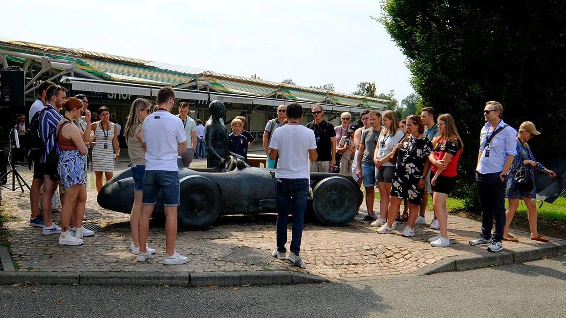 I gioielli della Brianza. In caserma coi pompieri. Poi tutti in autodromo a scalare le Sopraelevate I gioielli della Brianza. In caserma coi pompieri. Poi tutti in autodromo a scalare le Sopraelevate