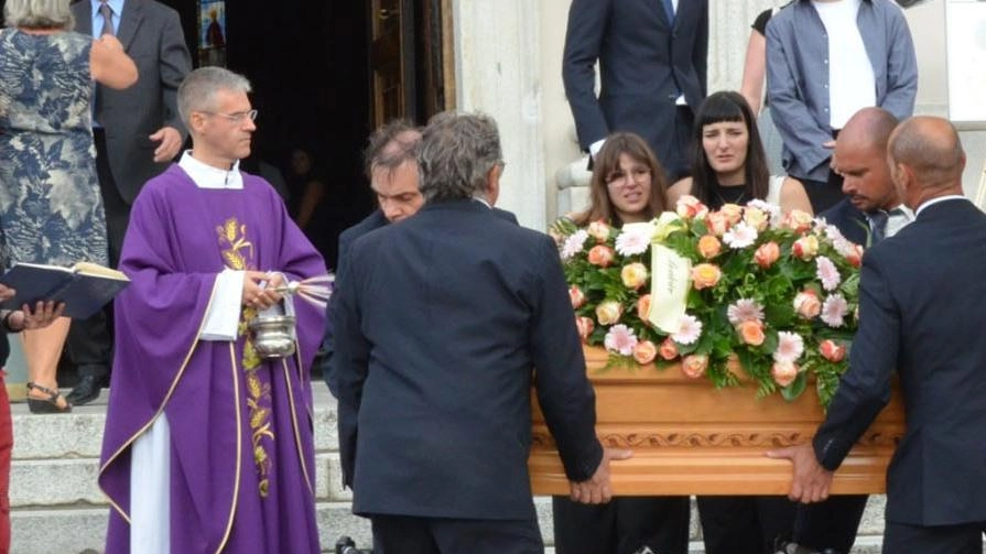 Morta per salvare il cane L’ultimo saluto a Veronica Morta per salvare il cane L’ultimo saluto a Veronica