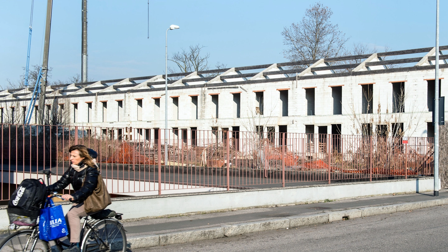 L’azienda che avrebbe dovuto realizzare i 16 alloggi in via Cadorna è fallita