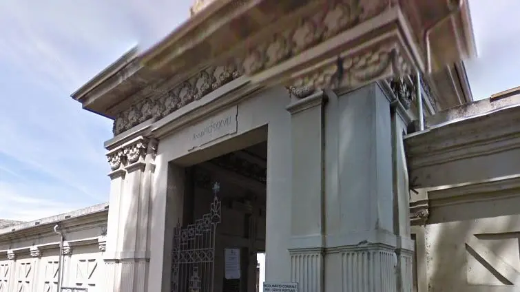L'ingresso del cimitero di Robbio L'ingresso del cimitero di Robbio