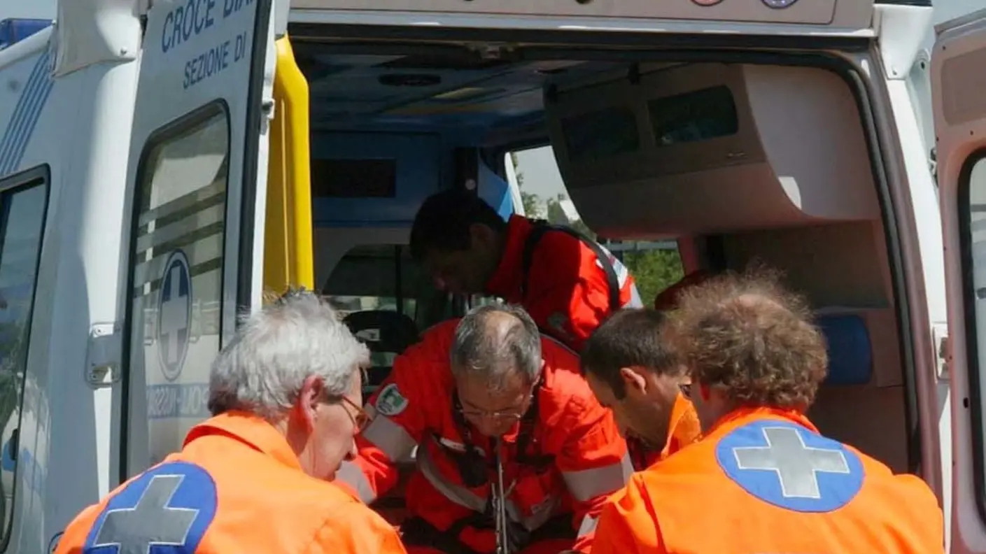 Il ragazzo è stato portato all'ospedale di Varese