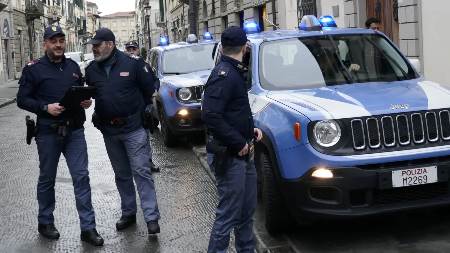 La polizia è intervenuta prontamente per soccorrere il giovane La polizia è intervenuta prontamente per soccorrere il giovane
