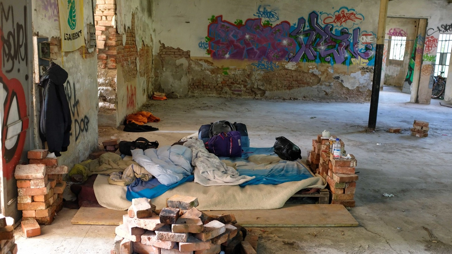 Lo storico calzaturificio Borri è ormai diventato un rifugio di senzatetto