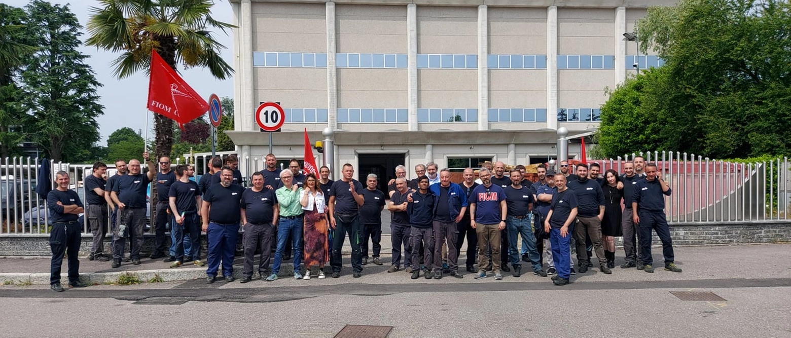 Macchi Venegono Inferiore: lavoratori senza mensa costretti a mangiare per terra. Scatta lo sciopero