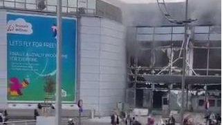 Bruxelles, gente in fuga dopo l'attentato nell'aeroporto di Zavantem