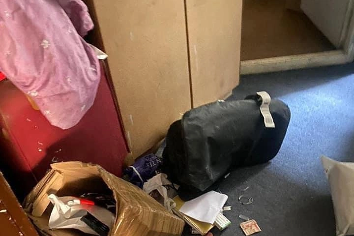 La casa di Naderi messa a soqquadro