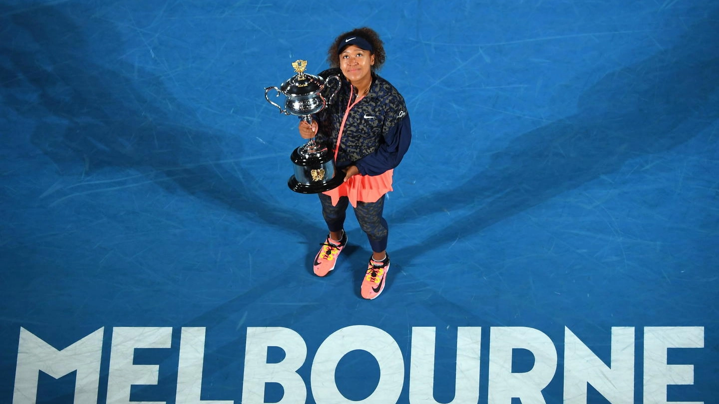Naomi Osaka con il trofeo agli Australian Open