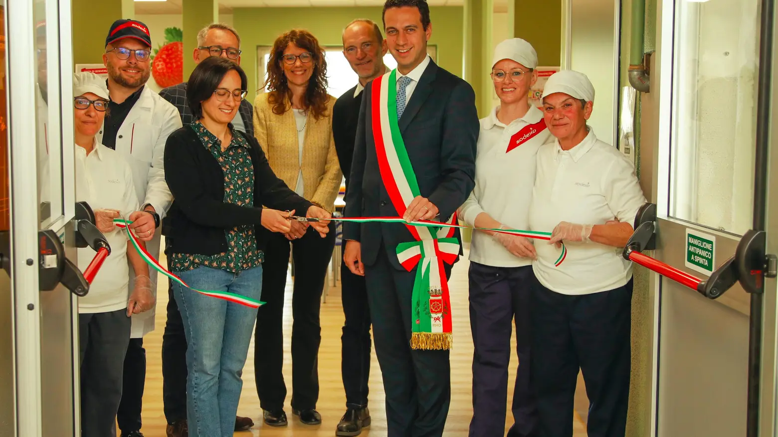 Inaugurato il refettorio sostenibile "Piatti sani e risparmio energetico" Inaugurato il refettorio sostenibile "Piatti sani e risparmio energetico"