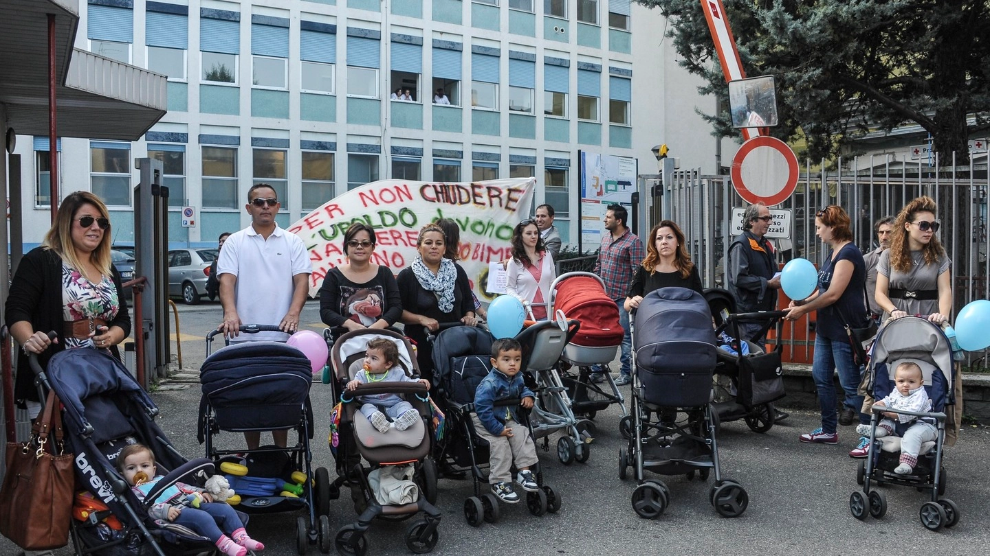 Protesta delle mamme all'ospedale di Cernusco