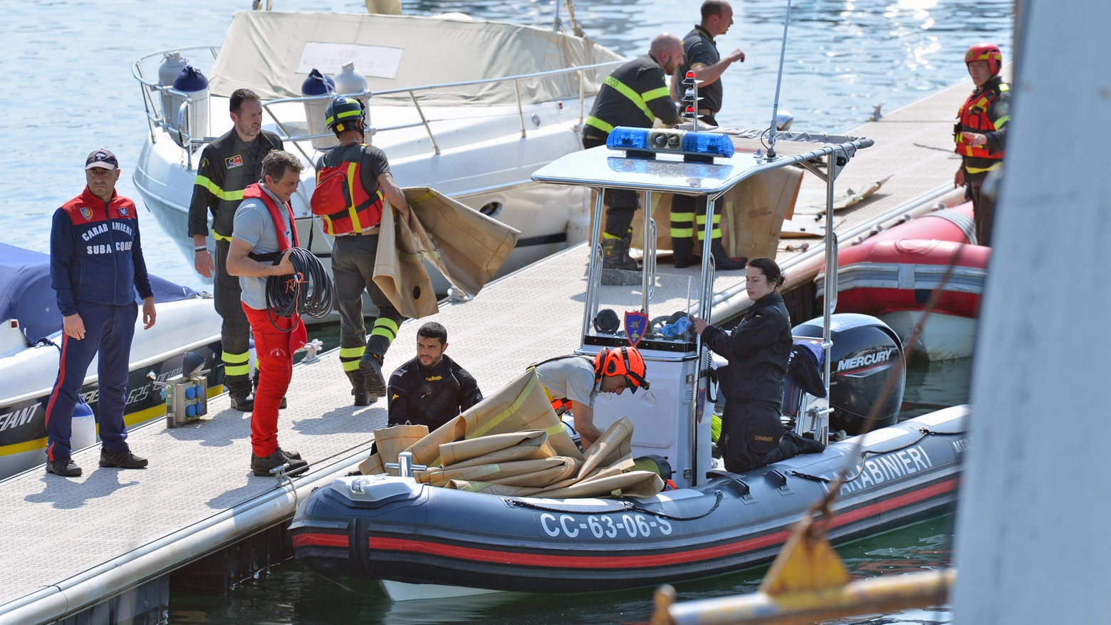 Le operazioni di recupero sul lago Maggiore