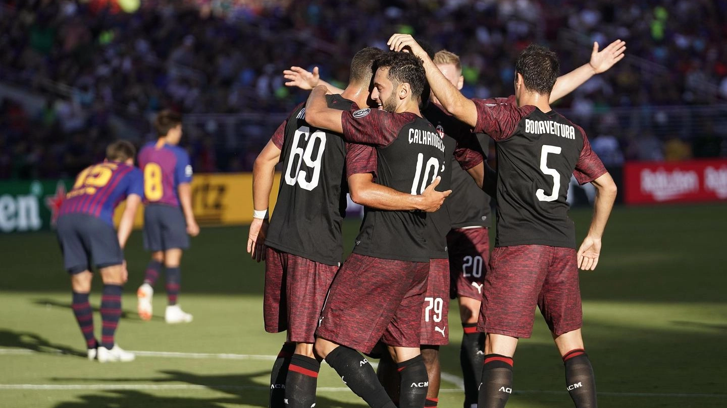 Il Milan festeggia il gol di Andrè Silva (Ansa)