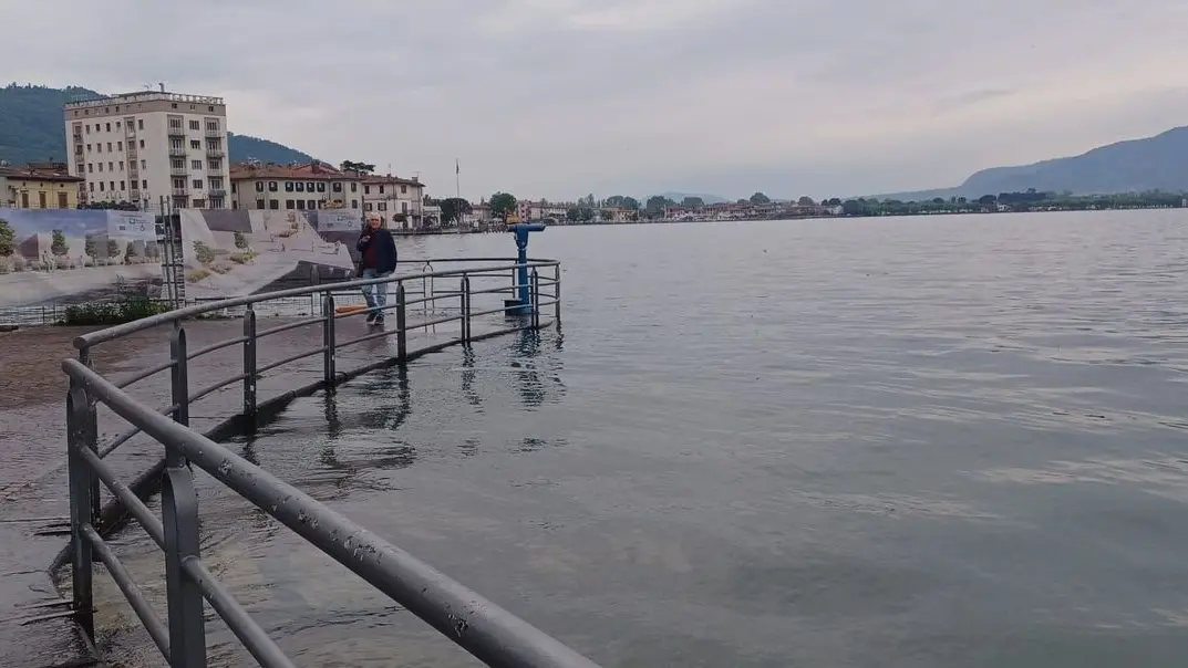 Il luongolago del Sebino vicino all'esondazione Il luongolago del Sebino vicino all'esondazione