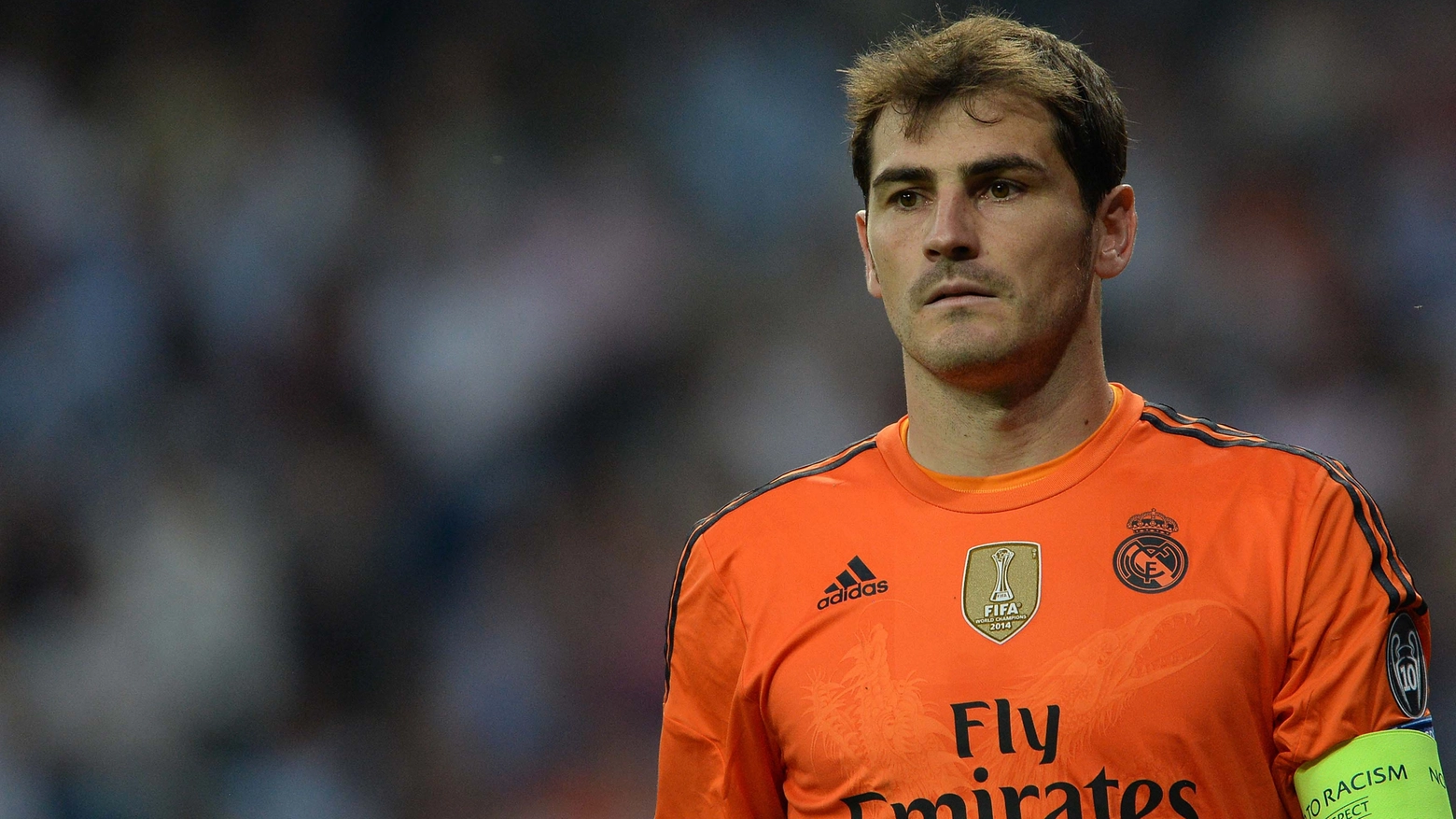 Iker Casillas con la maglia del Real