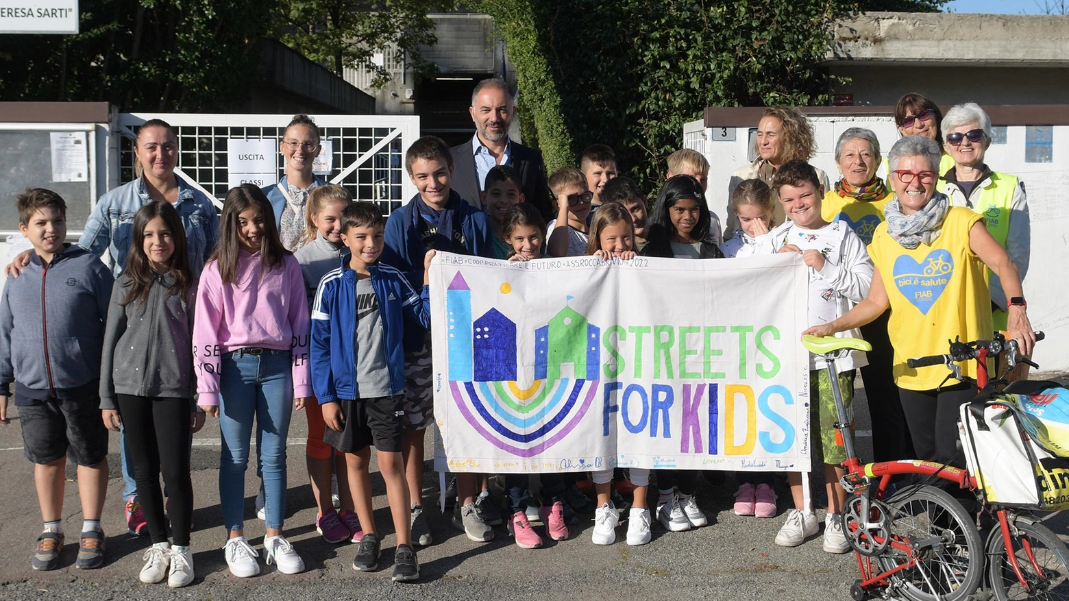 Crociata anti-smog della Fiab  "Basta portare i ragazzi in auto  Ovunque le strade scolastiche"