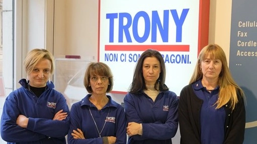 Dipendenti della Trony in protesta davanti al negozio di corso Vercelli