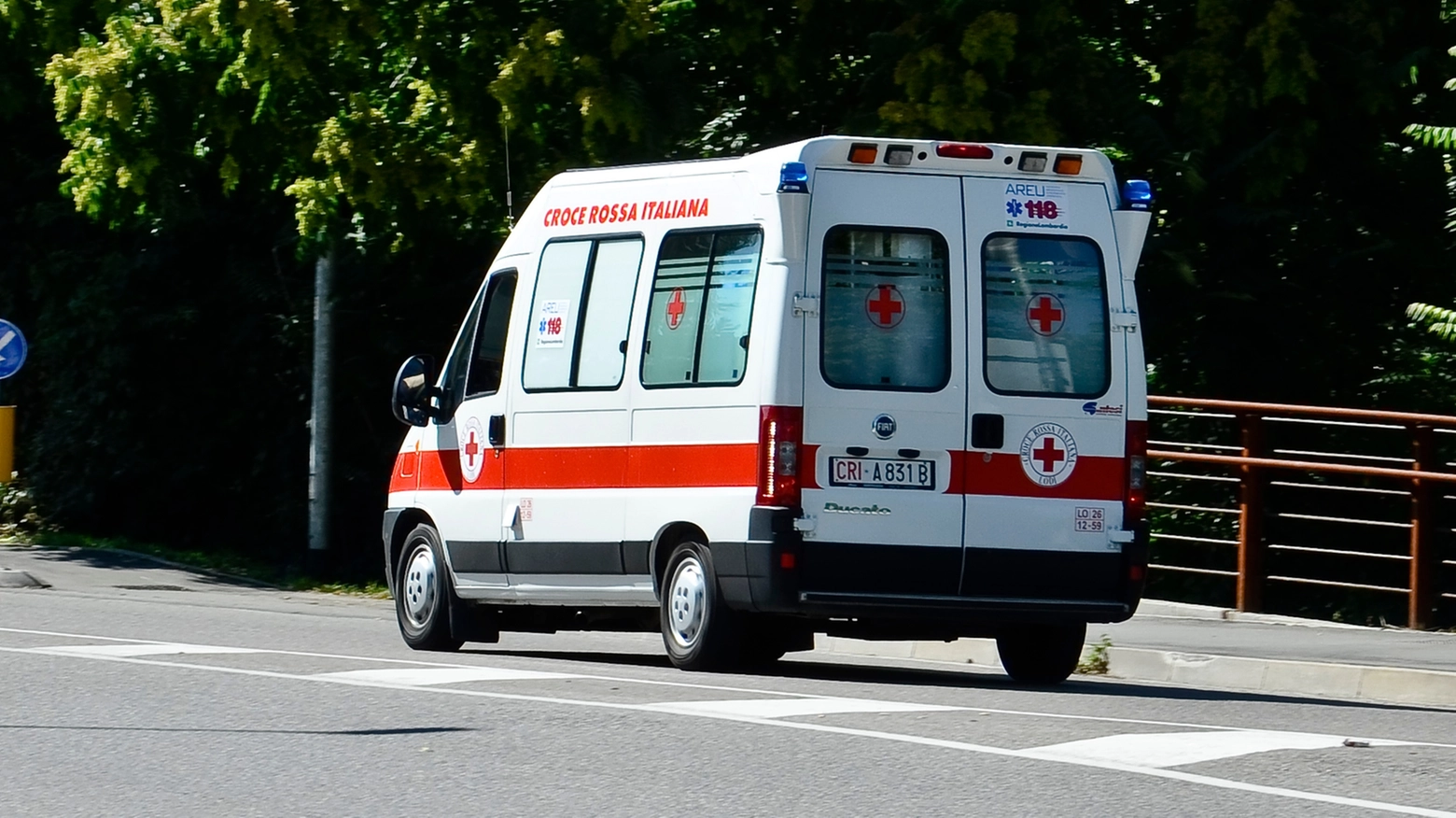 Un'ambulanza (Foto d'archivio Cavalleri)
