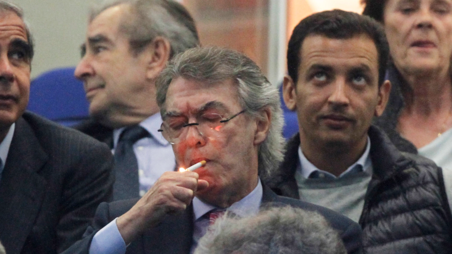Massimo Moratti, il presidente più amato dell’Inter, fuma una sigaretta a San SirO
