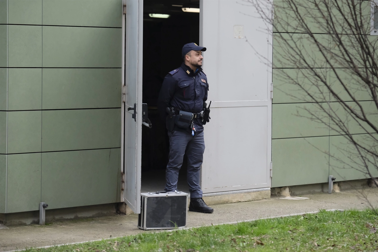 Via Brioschi, polizia sul luogo dell'omicidio