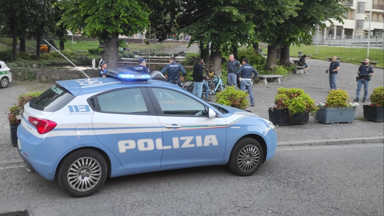 Controlli della polizia nella zona della stazione (Omaggio)