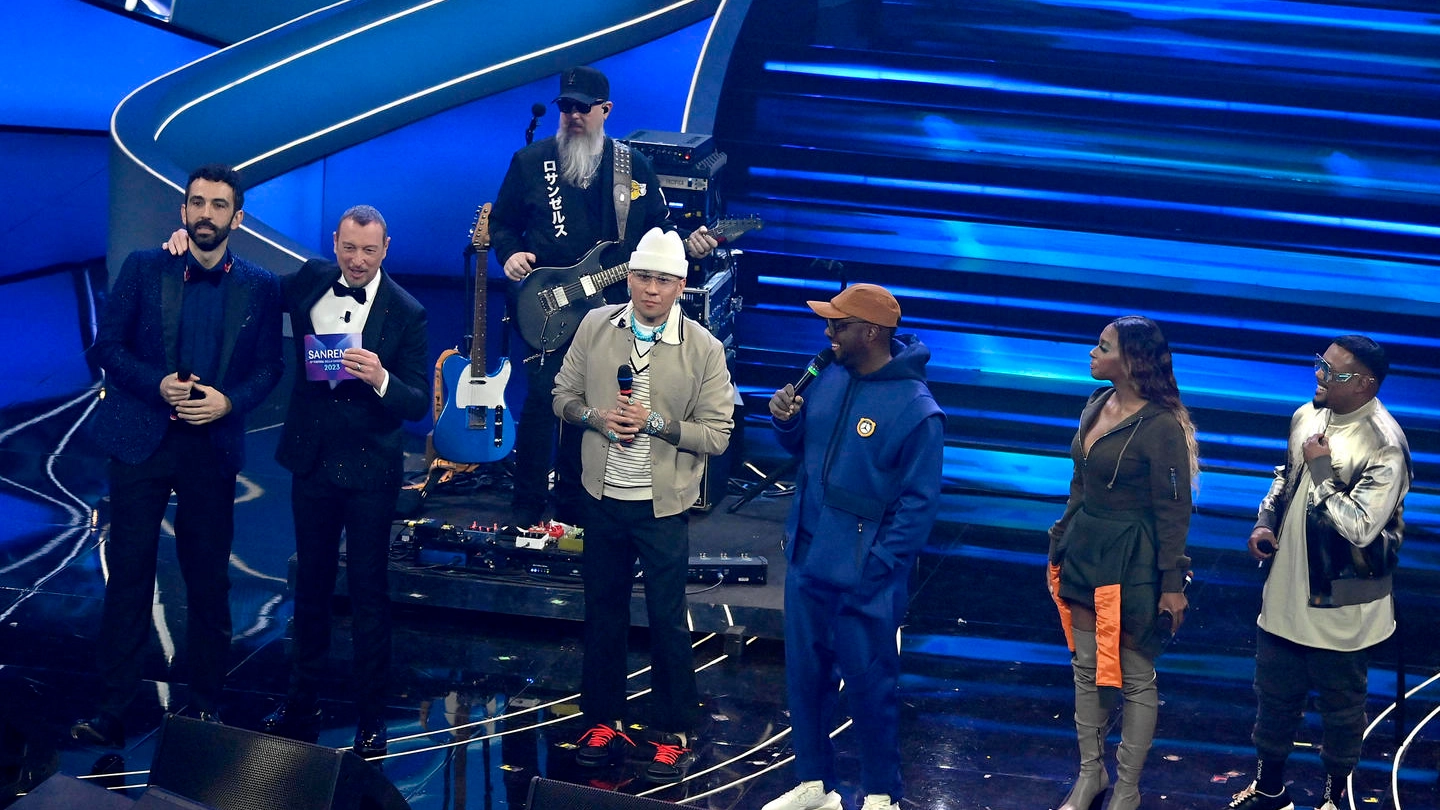 Bruno Corazza sul palco con i Black Eyed Peas