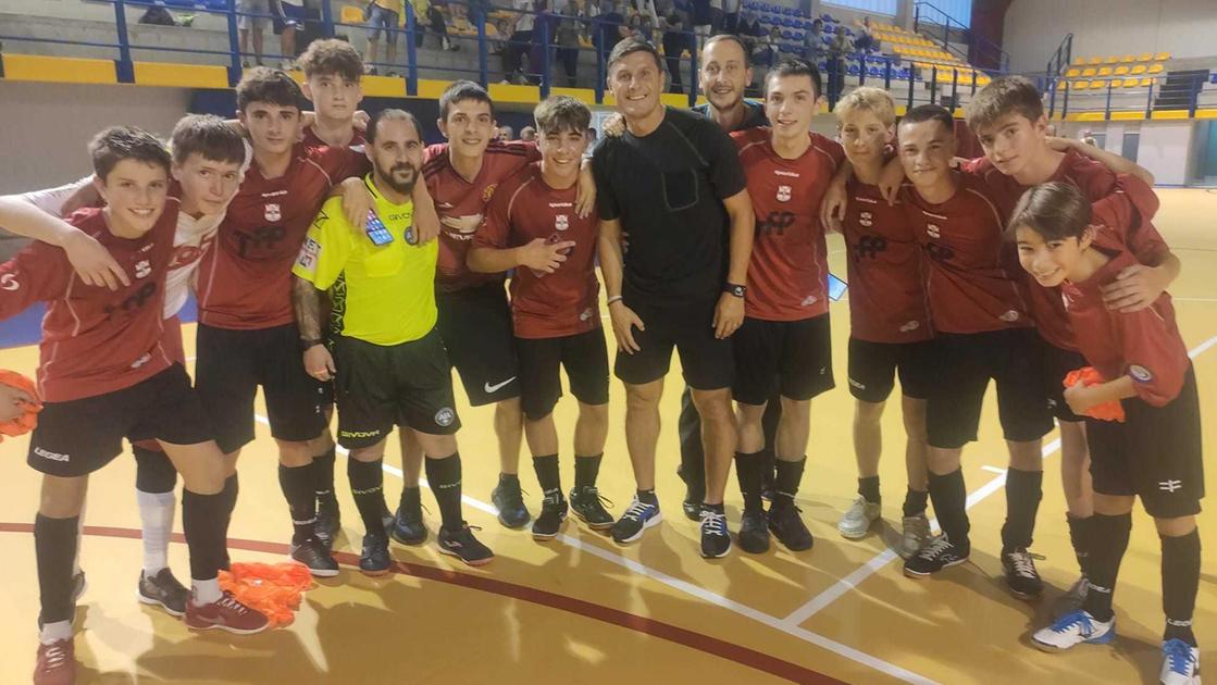 Javier Zanetti, a special fan of his son Ignacio’s futsal