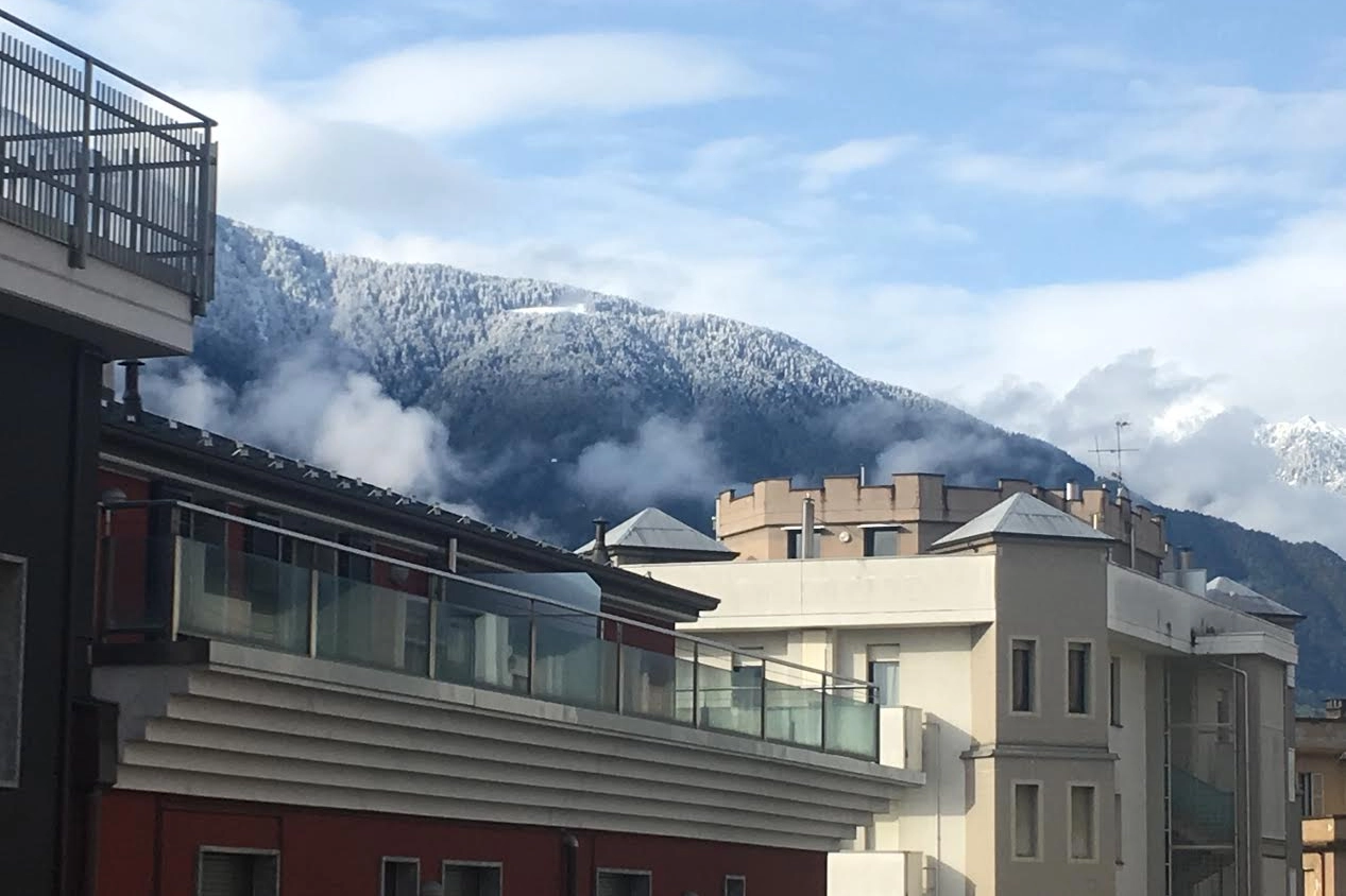 Sondrio, neve sulle Alpi Orobie