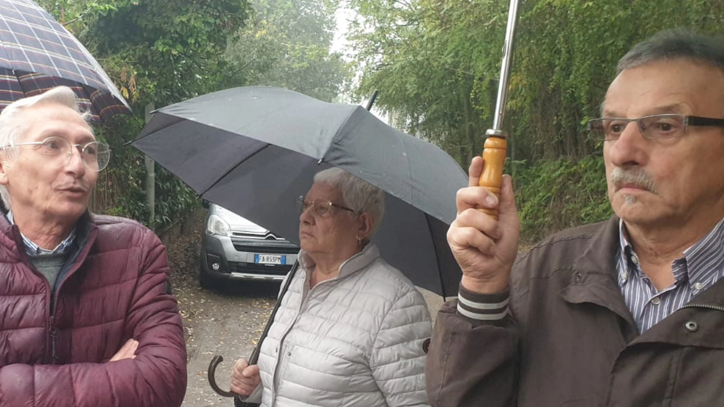 La protesta dei genitori al centro disabili La protesta dei genitori al centro disabili