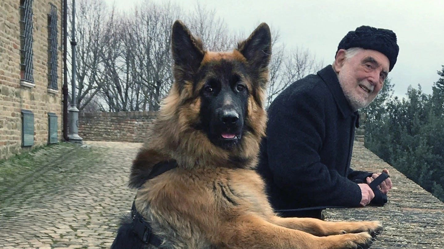 Ennio Vicario con il suo cane Blitz
