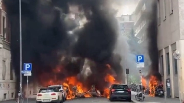 Incubo a Porta Romana, lo schiaffo dell’onda d’urto: finestre in frantumi. “Nel rogo ho perso tutto"