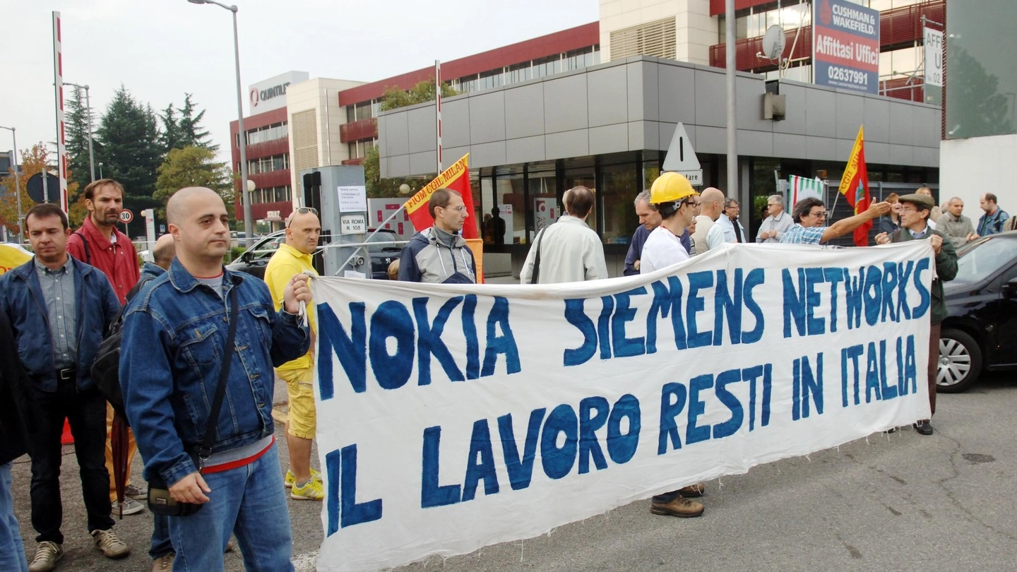 Un presidio dei lavoratori Nokia