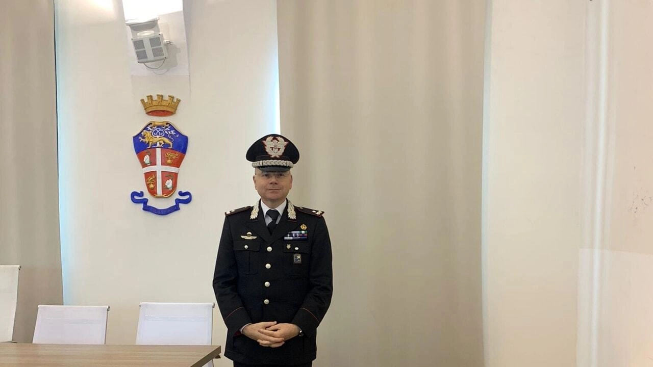 Il generale di brigata Pierluigi Solazzo è il nuovo comandante provinciale dei carabinieri a Milano. Si impegna a collaborare con istituzioni e realtà del territorio, ascoltare e lottare contro violenza di genere, spaccio di droga e criminalità predatoria.