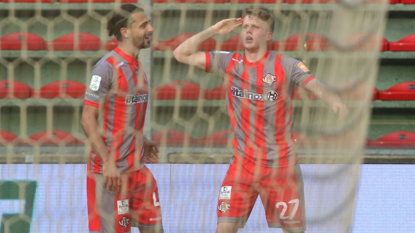 L'esultanza di Emmers dopo il gol al Benevento (Lapresse)