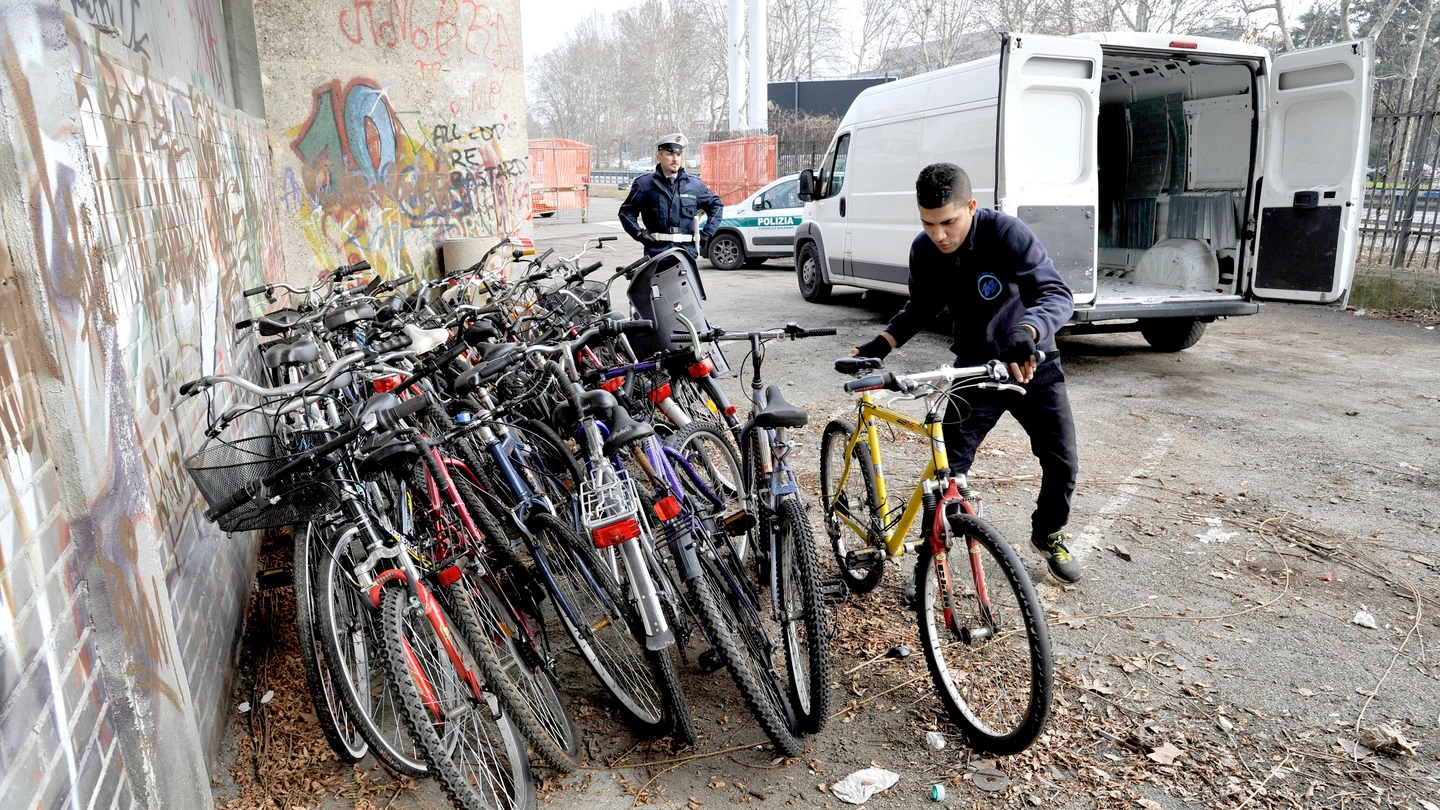 Le biciclette ritrovate dalla polizia locale