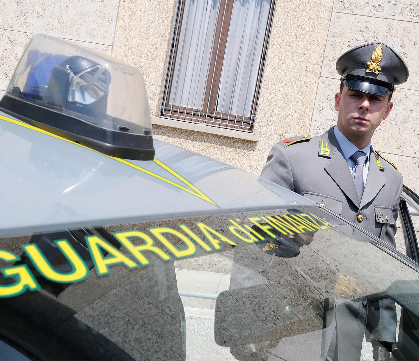 Legnano, discoteca "in nero": oltre 1.400 scontrini non emessi