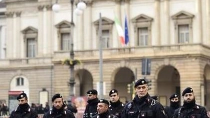 Carabinieri in piazza della Scala