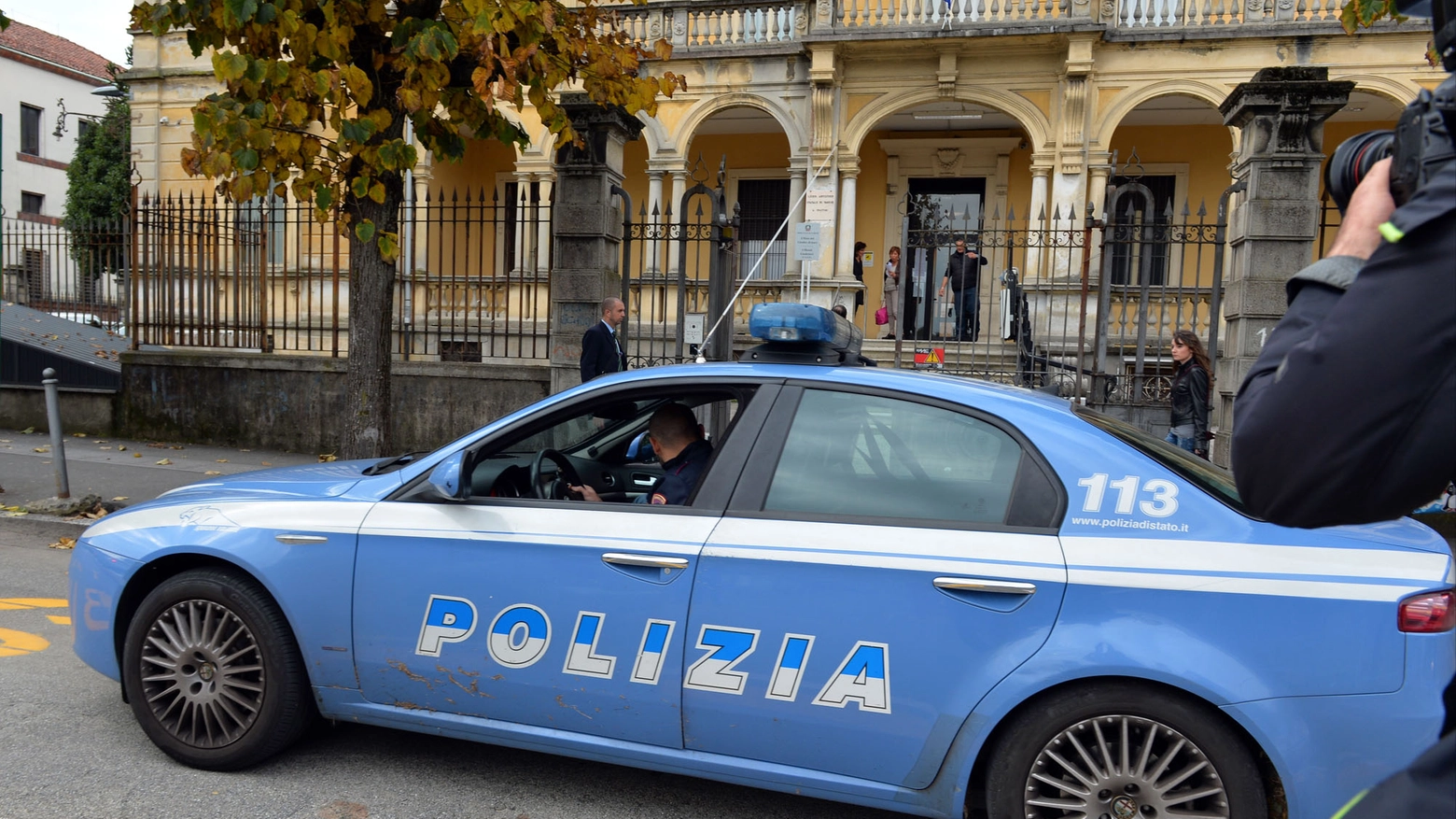 Polizia negli uffici del giudice di pace di Varese