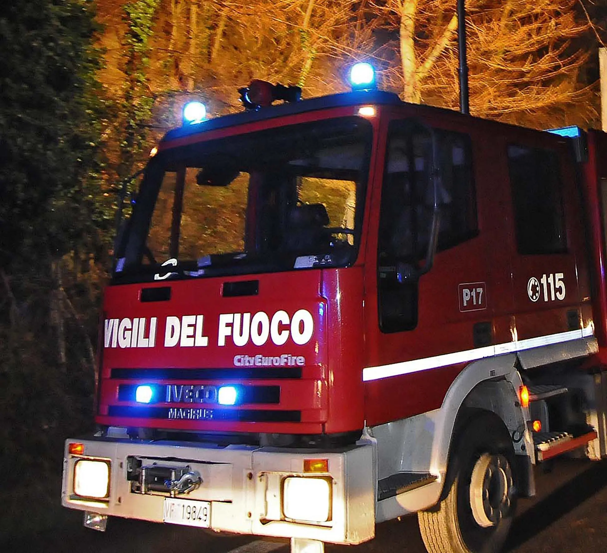 Auto data alle fiamme nel Parco Alto Milanese