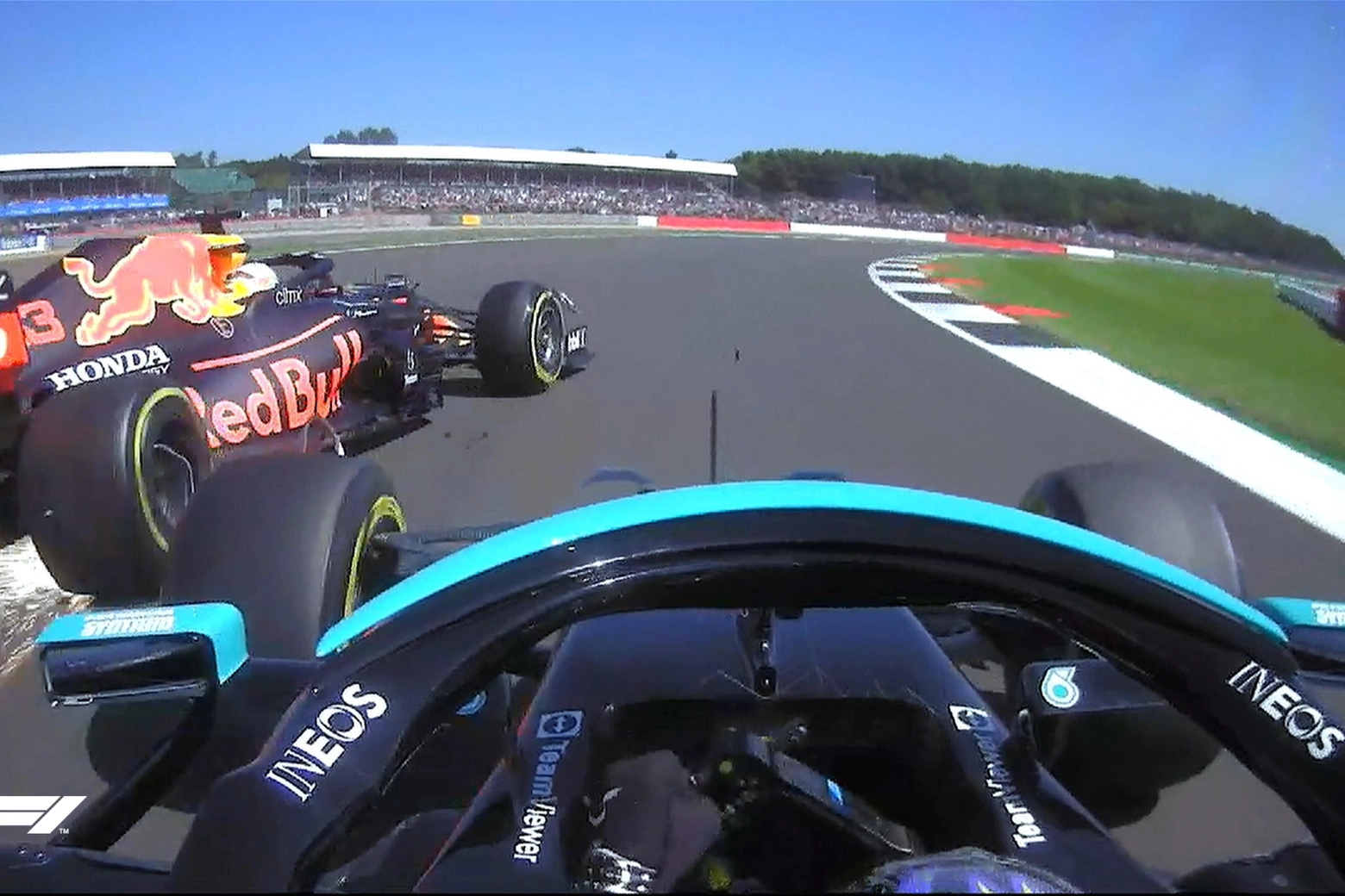 Il frame video con il momento del contatto tra Hamilton e Verstappen