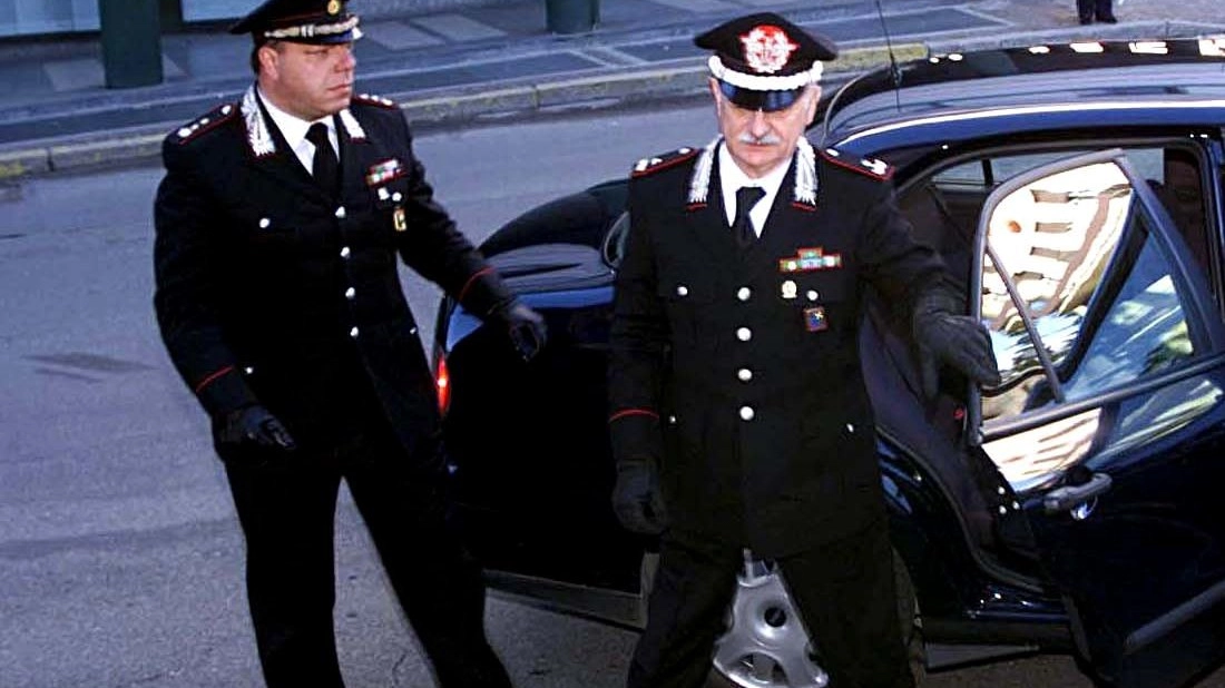 L’ex generale Mario Mori e il colonnello Luigi Verde, comandante dei CC di Sondrio (De Giorgi) L’ex generale Mario Mori e il colonnello Luigi Verde, comandante dei CC di Sondrio (De Giorgi)