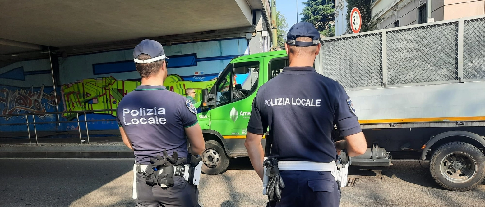 Piazza Carbonari: sgomberato accampamento abusivo. Allontanate 25 persone