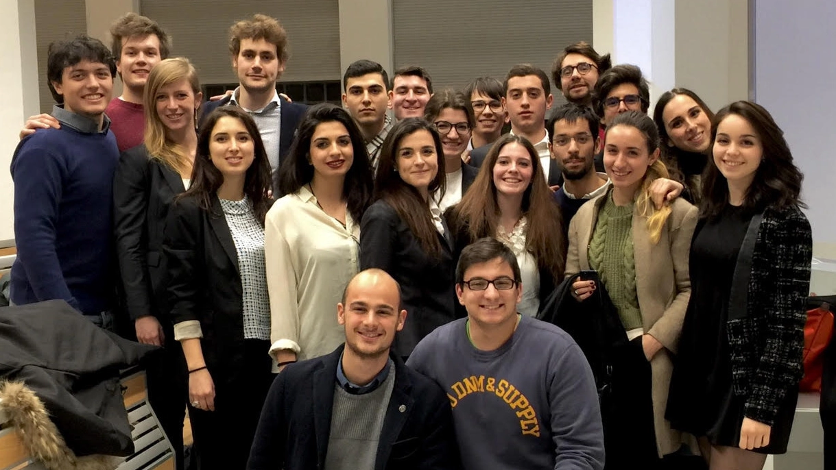 Alcuni dei 26 ragazzi di Jeme, la prima impresa italiana promossa da studenti, attiva dal 1988