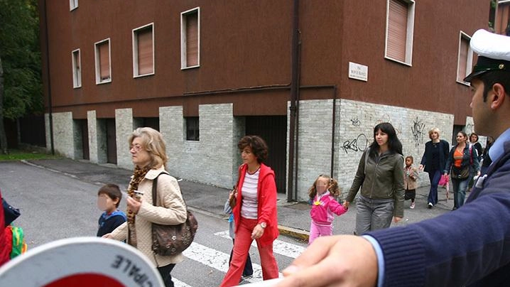 La Ztl riservata agli studenti. Auto, moto e camion sfrattati negli orari di punta delle scuole La Ztl riservata agli studenti. Auto, moto e camion sfrattati negli orari di punta delle scuole