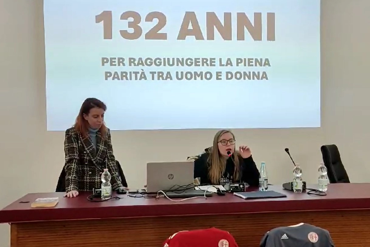 L'intervento di donne sui tacchetti ieri a Lodi