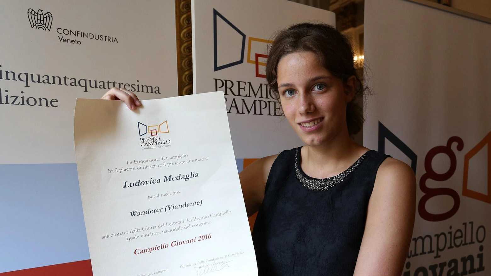 Ludovica Medaglia vincitrice del Campiello Giovani (Ansa)